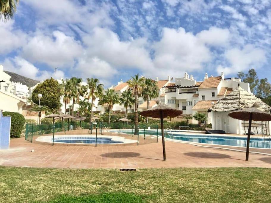 Beautiful Apartment With Pools, Playground And Paddle Tennis - Family Friendly And Near Vithas Hospital - Free Parking In Garage Benalmádena Kültér fotó